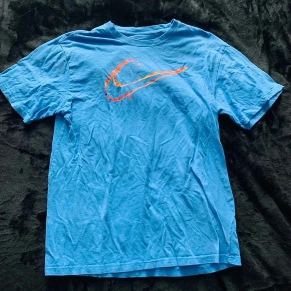 🌟Nike T-shirt 🌟 - Picture 1 of 4
